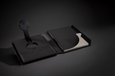 Logotrade Geschäftsgeschenke das Foto: Swiss Peak 2-in-1 Notizbuch & Wirless Charger aus RCS rPU