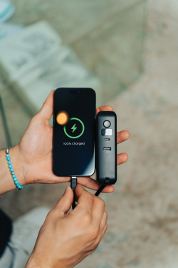 Logotrade Werbeartikel das Foto: Urban Vitamin Eureka RCS recyceltes 65W-Hybrid-Ladegerät