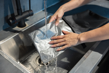 Logotrade werbemittel das Foto: Snackstrap faltbarer Lunchbag aus AWARE™ rPET 30 x 20cm