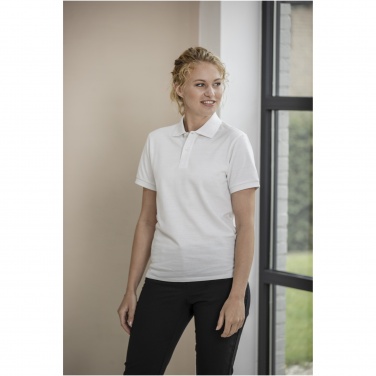 Logotrade meene foto: Emerald lühikeste varrukatega unisex Aware™ taaskasutatud polo