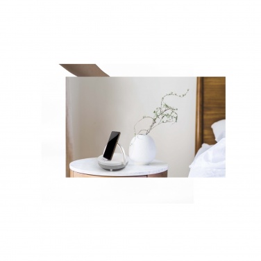 Logotrade reklaamkingid pilt: Prixtoni 4-in-1 10 W Bluetooth® kõlar LED-tule ja juhtmevaba laadimisalusega