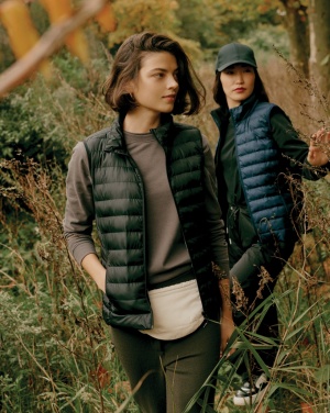 Logotrade reklaamkingi foto: Iqoniq Meru naiste taaskasutatud polüestrist vest