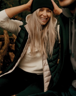 Logo trade reklaamtooted foto: Iqoniq Meru naiste taaskasutatud polüestrist vest