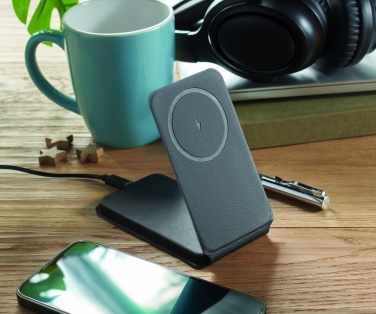 Logo trade reklaamtooted foto: Kokkupandav magnetlaadija 15W