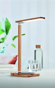 Logotrade reklaamkingituse foto: Lauavalgusti ja laadija 10W