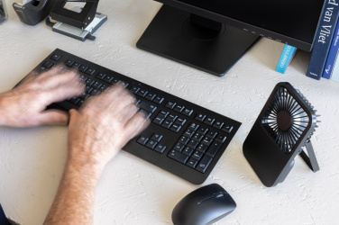 Logo trade reklaamkingid foto: Aervina RCS taaskasutatud plastist laetav lauaventilaator