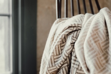 Logo trade mainoslahjat ja liikelahjat kuva: VINGA Lenox torkkupeitto