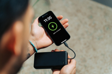 Logotrade mainoslahja ja liikelahja kuva: Urban Vitamin Menlo Park RCS rplast 20.000 20WPD virtapankki