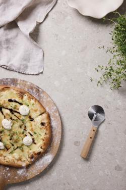 Logotrade mainoslahja tuotekuva: VINGA Paso-pizzaleikkuri
