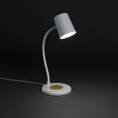 Logotrade ziemassvētku dāvanas foto: Zenara RCS pārstrādāta plastmasas un korķa 15W bezvadu galda lampa