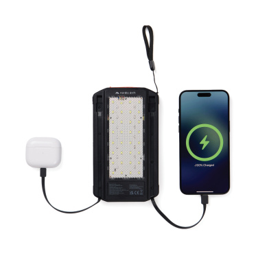 Logotrade dāvanas foto: Nordic Drift Titan 10.000mAh saules enerģijas lādētājs ar 3 paneļiem