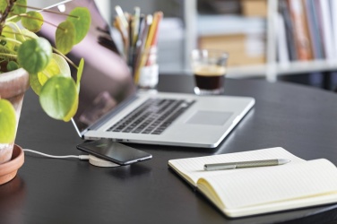 Лого трейд бизнес-подарки фото: Круглая беспроводная зарядная панель Wheat Straw 5 Вт