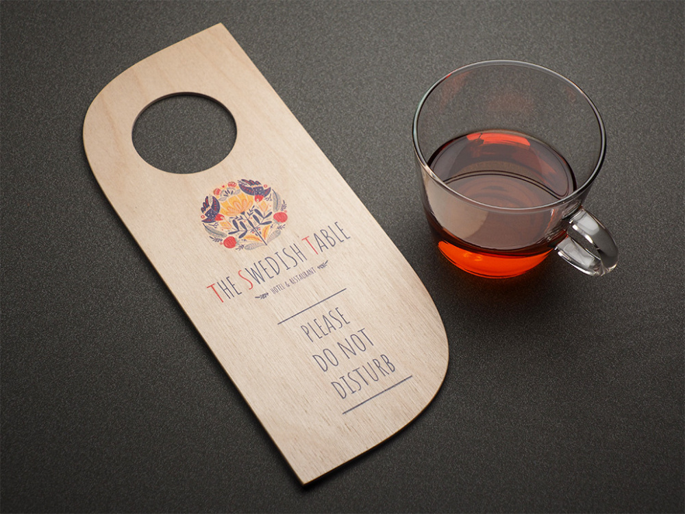 Лого трейд pекламные cувениры фото: Информационная бирка на дверь в гостинице 1160121