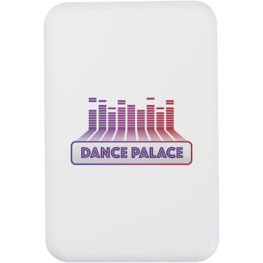 Лого трейд бизнес-подарки фото: Acrab магнитное беспроводное портативное зарядное устройство емкостью 5000 мАч, мощностью 15 Вт, с питанием 20 Вт — изготовлено из переработанного пластика