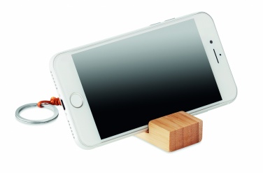 Logotrade reklamprodukter bild: Mobilstativ nyckelring bambu Kuldīga