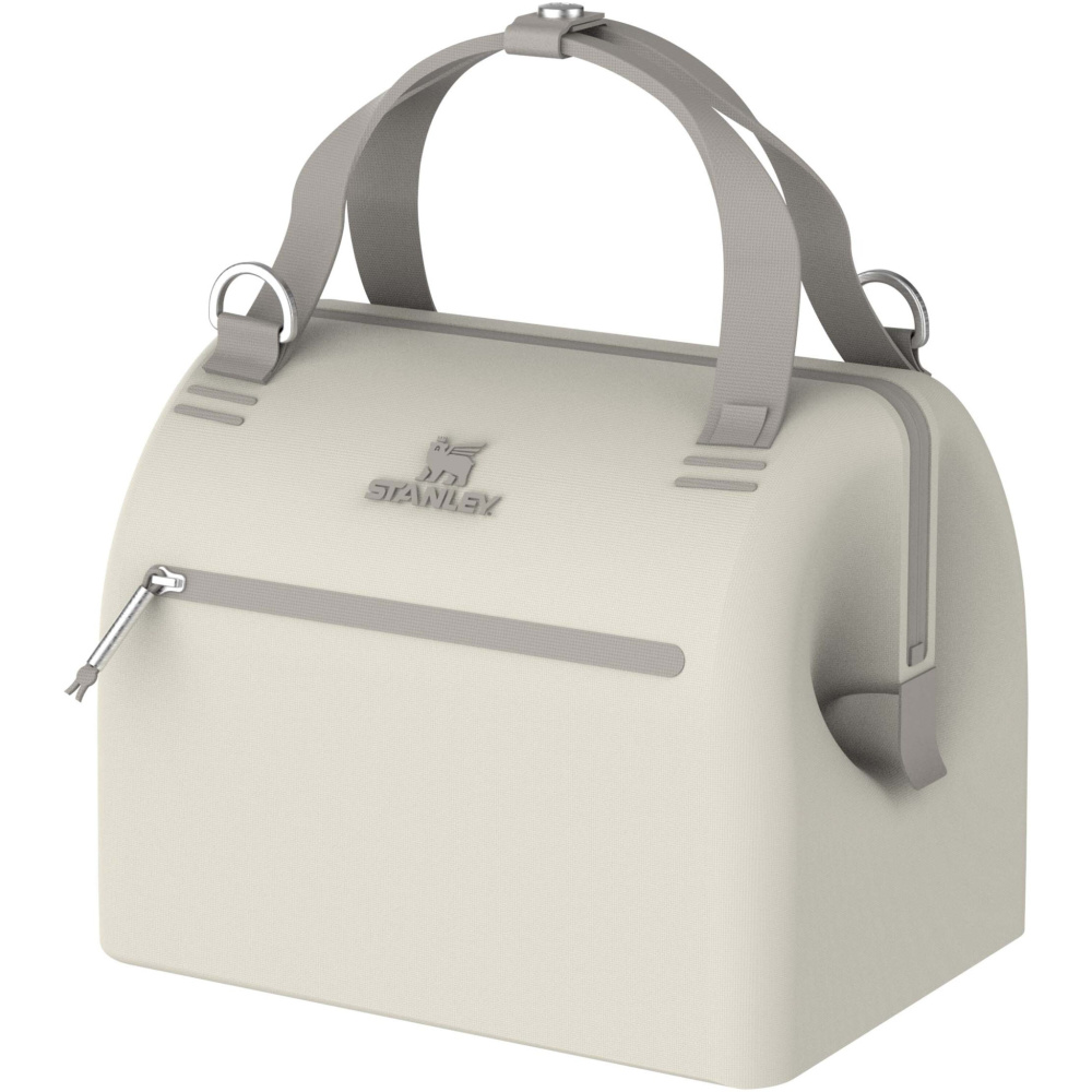 Logotrade kampanjprodukter bild: Stanley All-Day Julienne Mini återvunnen kylväska för 10 burkar 